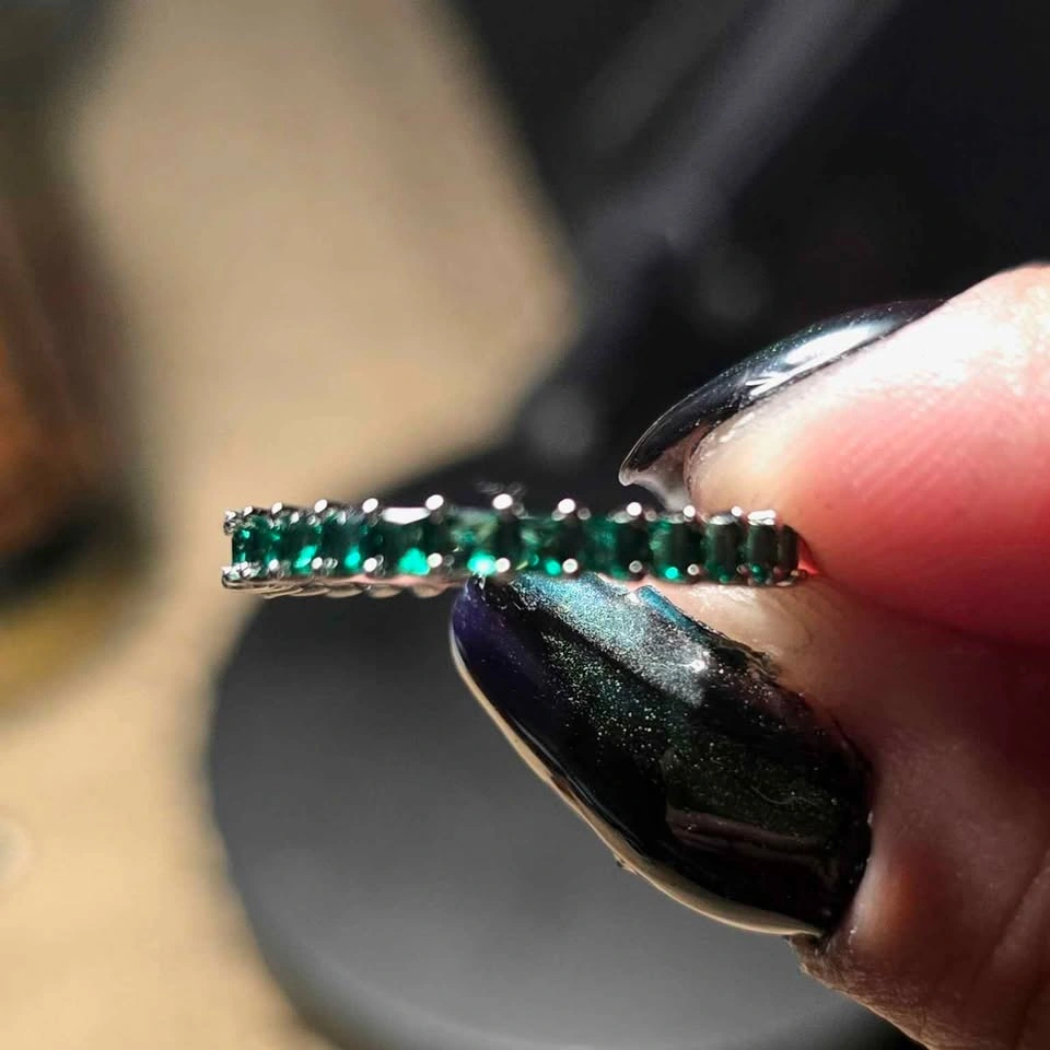 0.95 Carat Emerald Green Moissanite Gemstone - photo 2