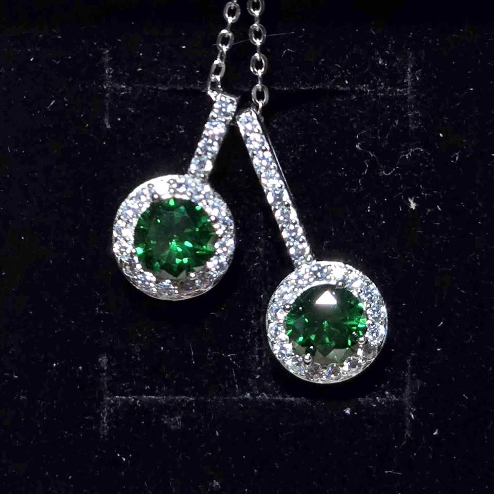 EXQUISITE 2 Carat Emerald Gemstone Moissanite Necklace
