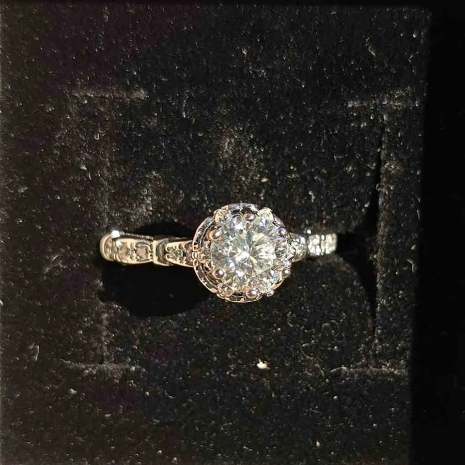 2 Carat Moissanite Diamond Ring - Size 8