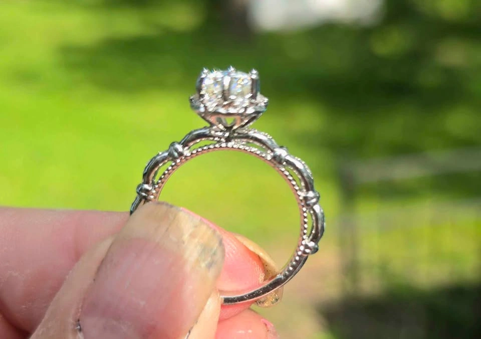 2 Carat Moissanite Diamond Ring - Size 8 - photo 3