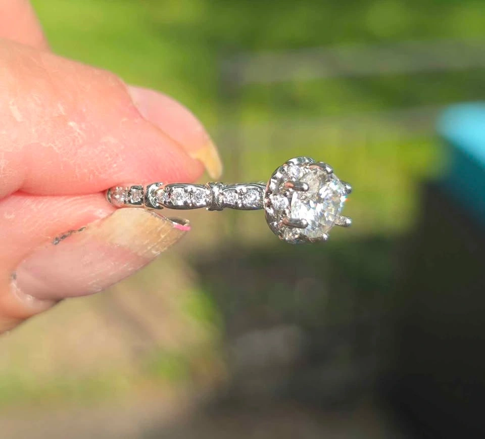 2 Carat Moissanite Diamond Ring - Size 8 - photo 4