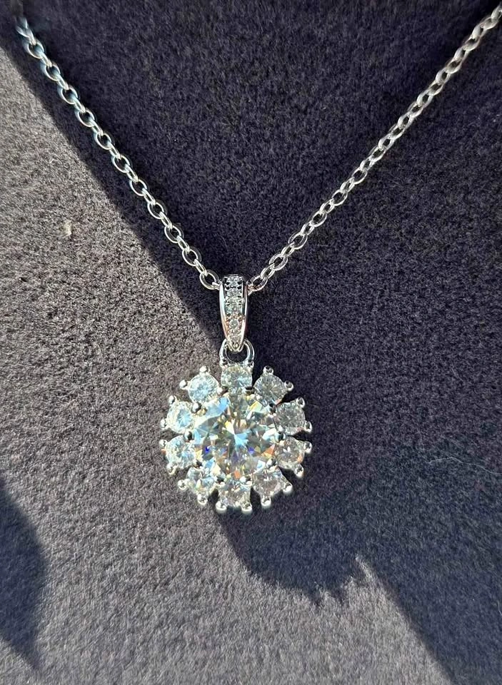 GORGEOUS 1 Carat Moissanite Diamond Necklace