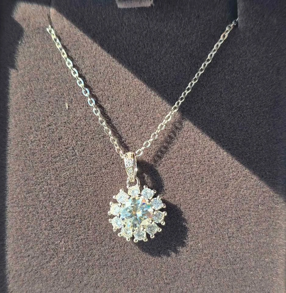 GORGEOUS 1 Carat Moissanite Diamond Necklace - photo 2