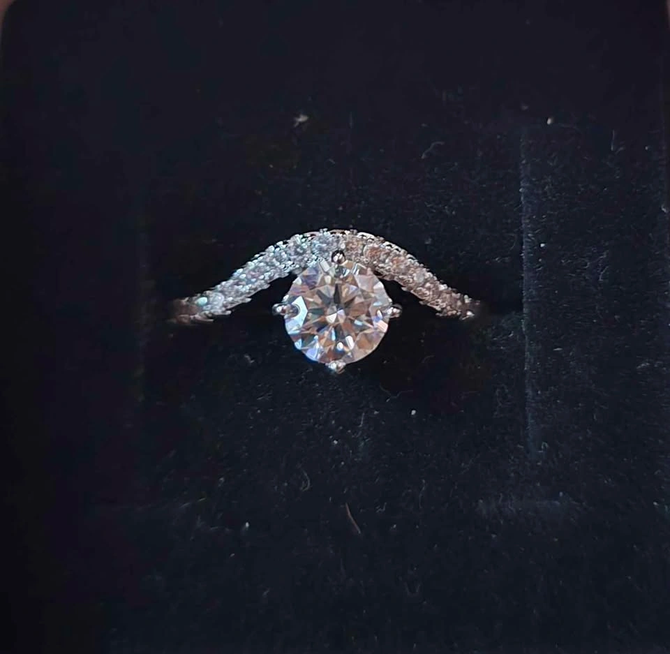 1 Carat Moissanite Diamond Ring Size 9 - photo 2