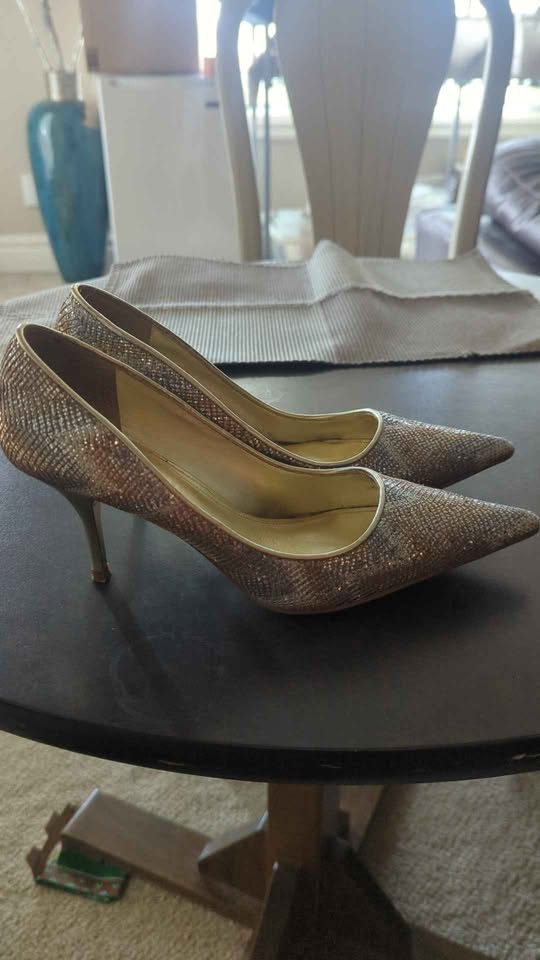 Ladies Size 7 evening metallic heels Aldo - photo 2