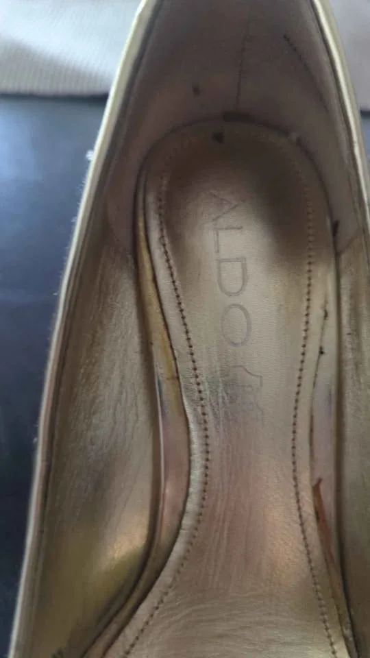 Ladies Size 7 evening metallic heels Aldo image indicator(3)