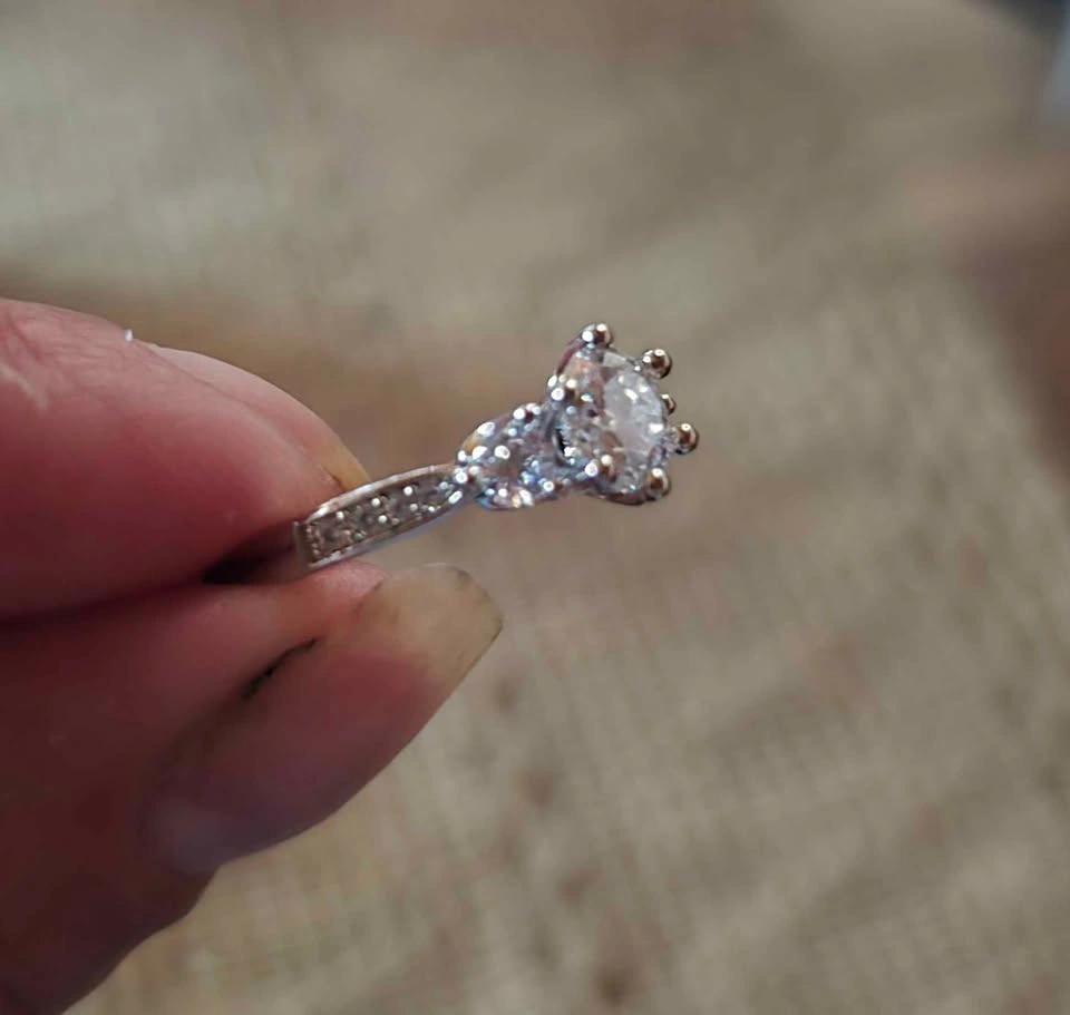 EXQUISITE 1 Carat Moissanite Diamond Ring Size 9 - photo 2