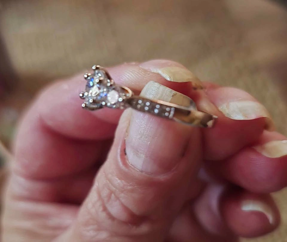 EXQUISITE 1 Carat Moissanite Diamond Ring Size 9 - photo 3