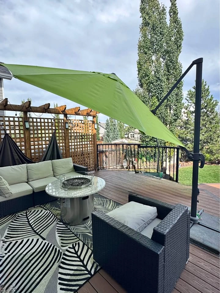 11ft Round Deluxe Outdoor Patio Umbrella (concrete bases include
