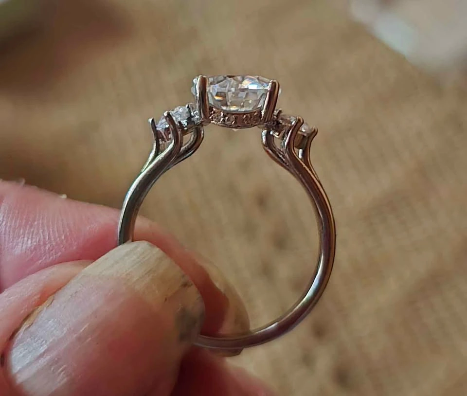 2.5 Carat Moissanite Diamond Ring Size 9 - photo 4