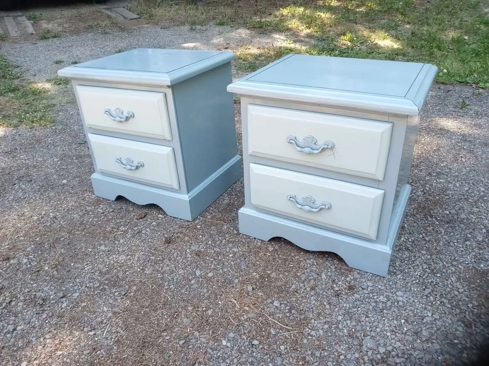 Nice antiqued set of vintage nightstands - photo 2