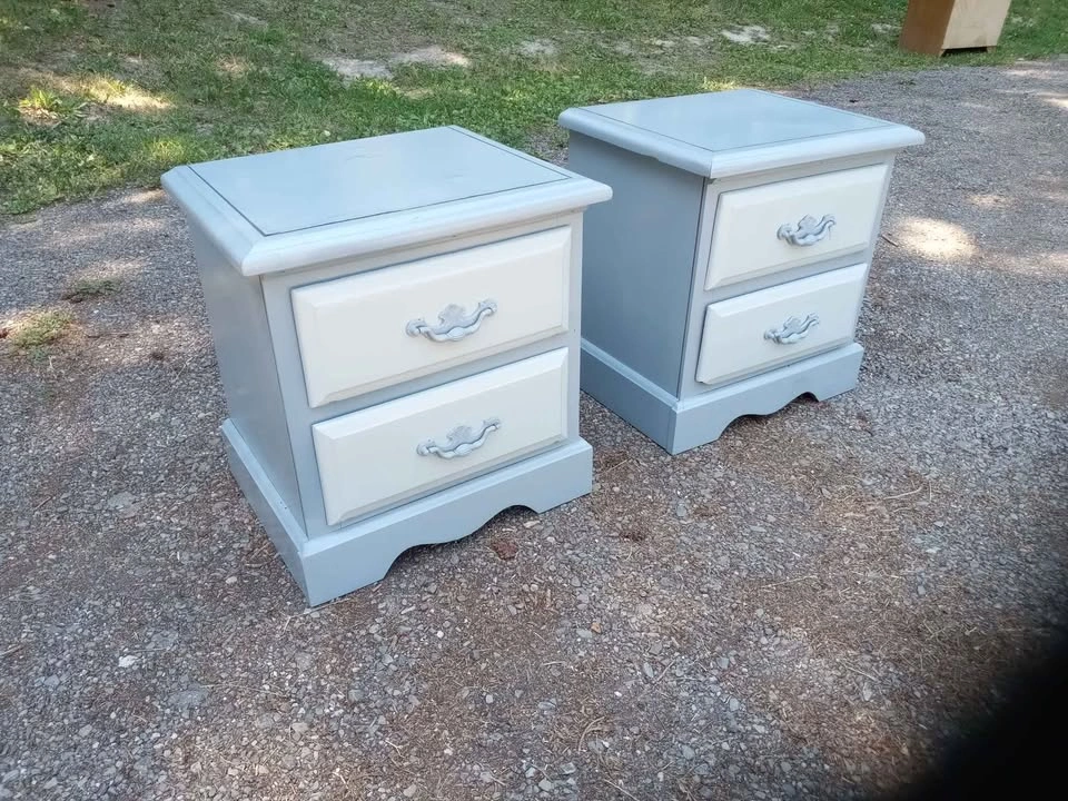 Nice antiqued set of vintage nightstands - photo 4