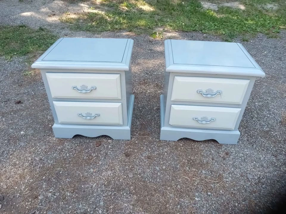 Nice antiqued set of vintage nightstands - photo 5
