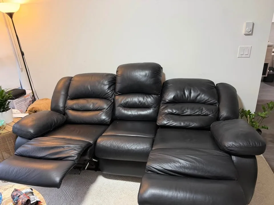 Leather couch (recliner) - photo 4