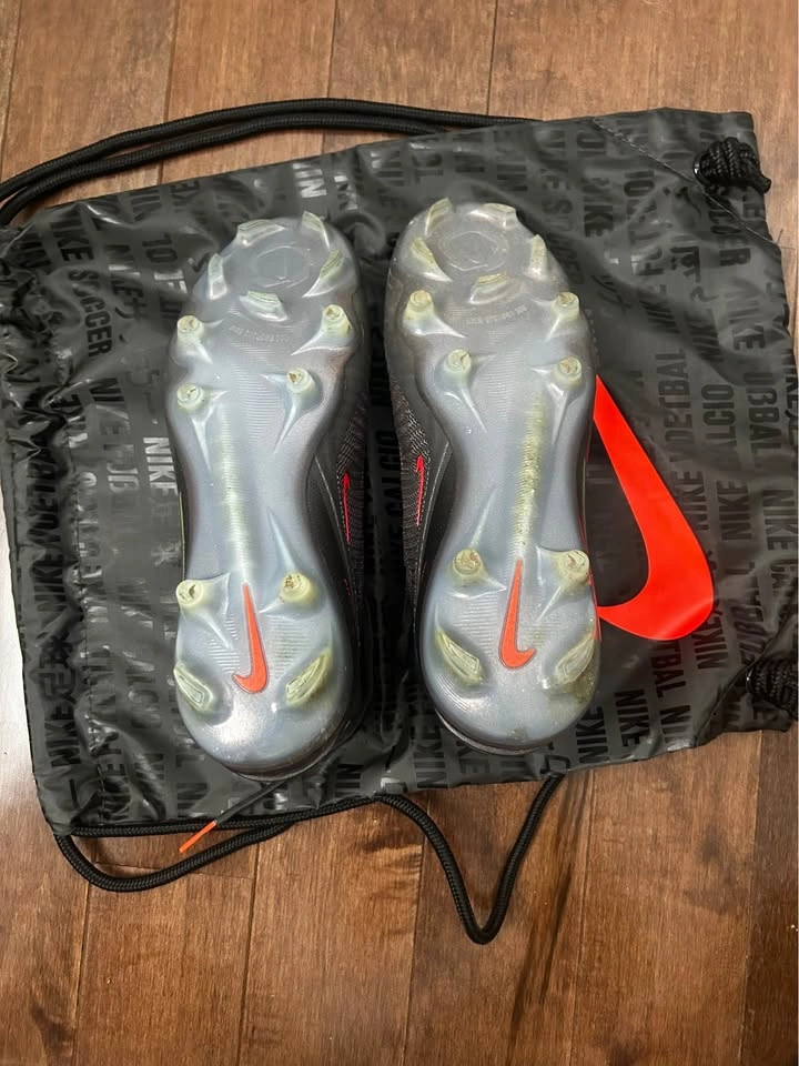 Nike Phantom Vision Elite FG Soccer Cleats - photo 4