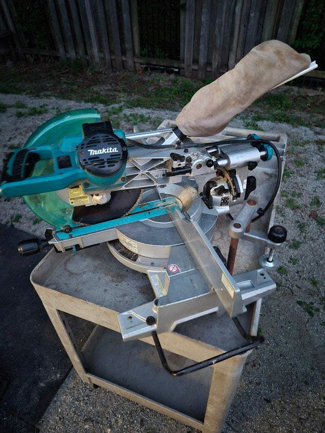 Makita LS1016L 10-inch Dual-Bevel Sliding Compound Miter Saw