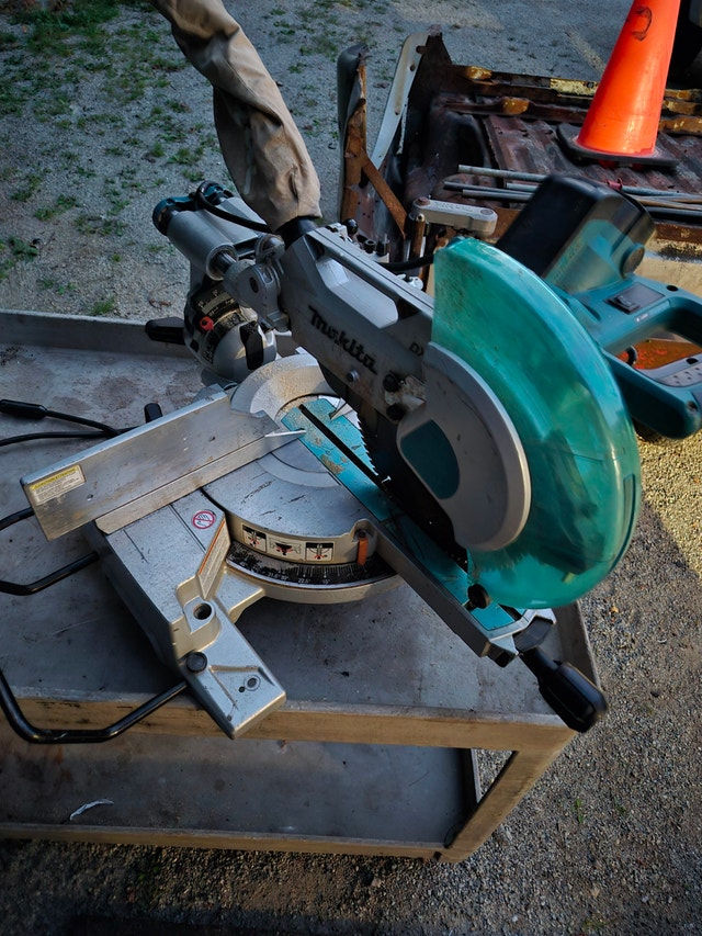 Makita LS1016L 10-inch Dual-Bevel Sliding Compound Miter Saw - photo 3