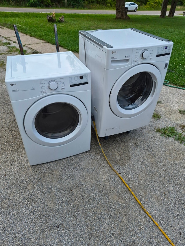 LG Washer & Dryer White Stacking LIKE NEW