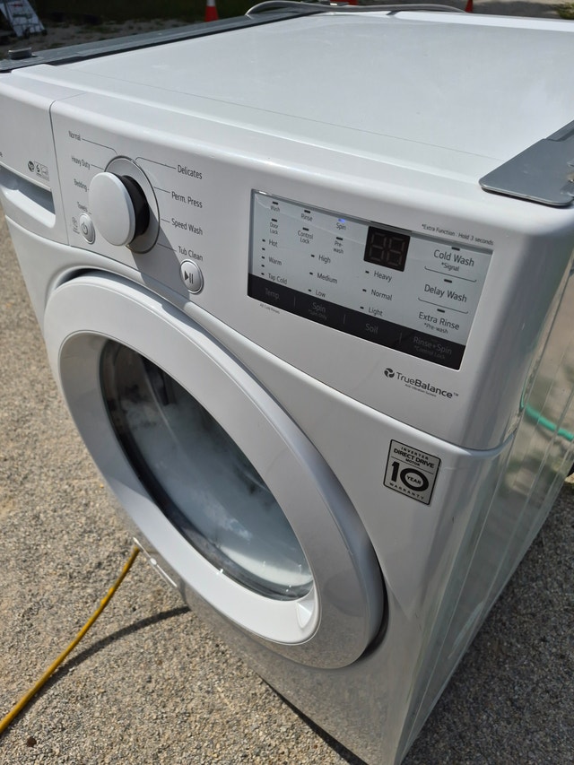 LG Washer & Dryer White Stacking LIKE NEW - photo 3