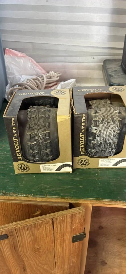 Vintage Bontrager Revolt SS ATB Tires (Pair) - New In Box (NIB) - photo 3