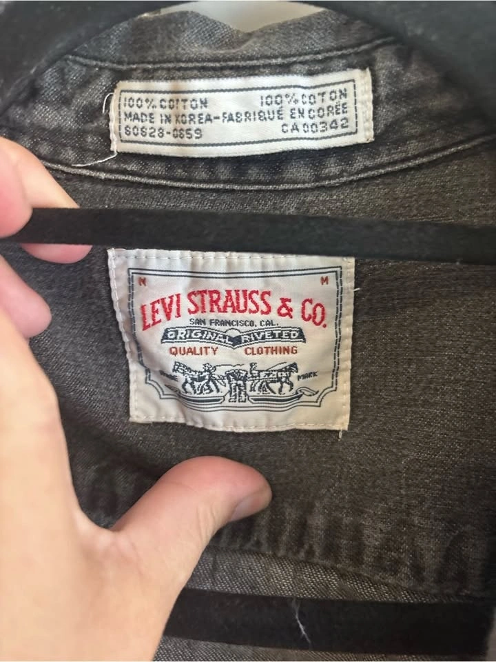 Vintage Levi’s Black Denim Shirt Men’s M Made in Korea - photo 2