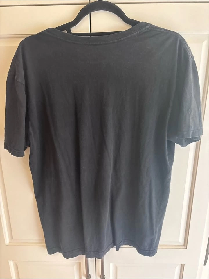 Guns N’ Roses Distressed Logo V-Neck Black Graphic T-Shirt - photo 3