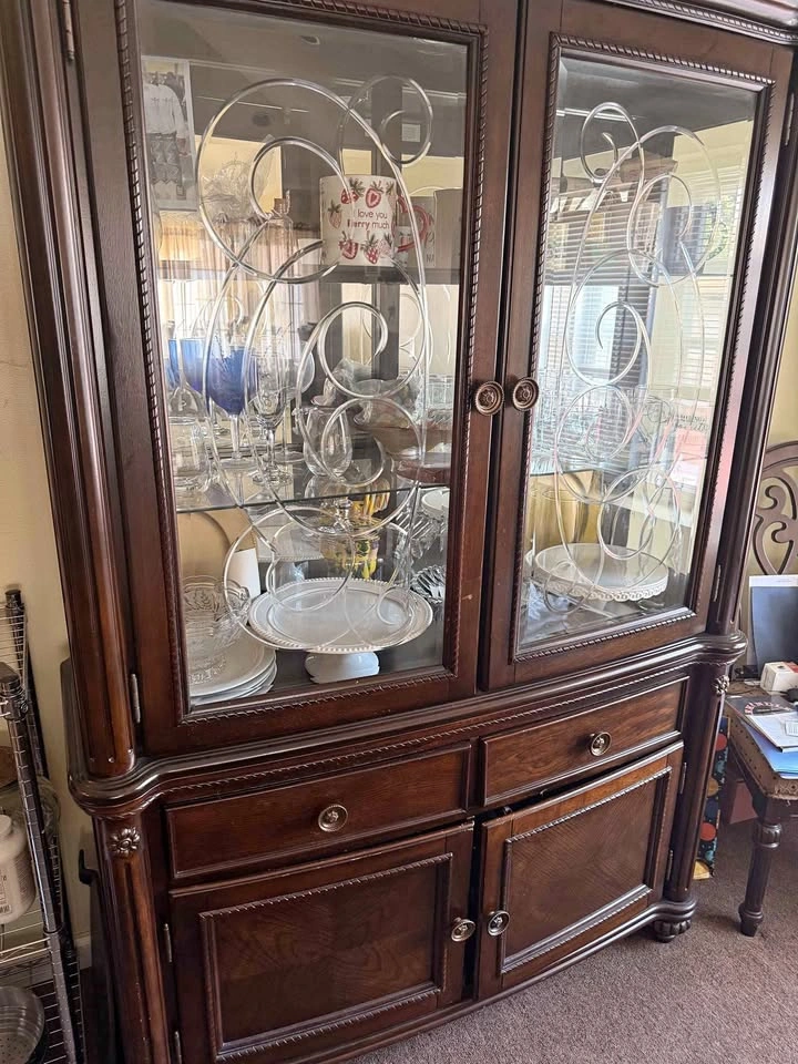 Traditional Dark Wood China Cabinet Hutch