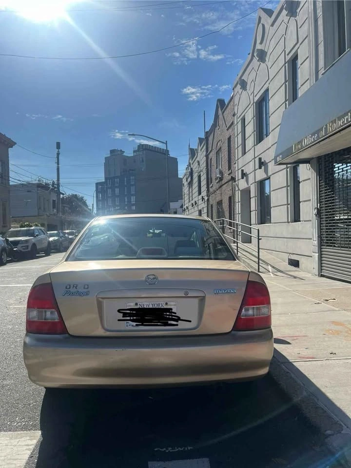 2002 Mazda Protege · Sedan 4D - photo 4