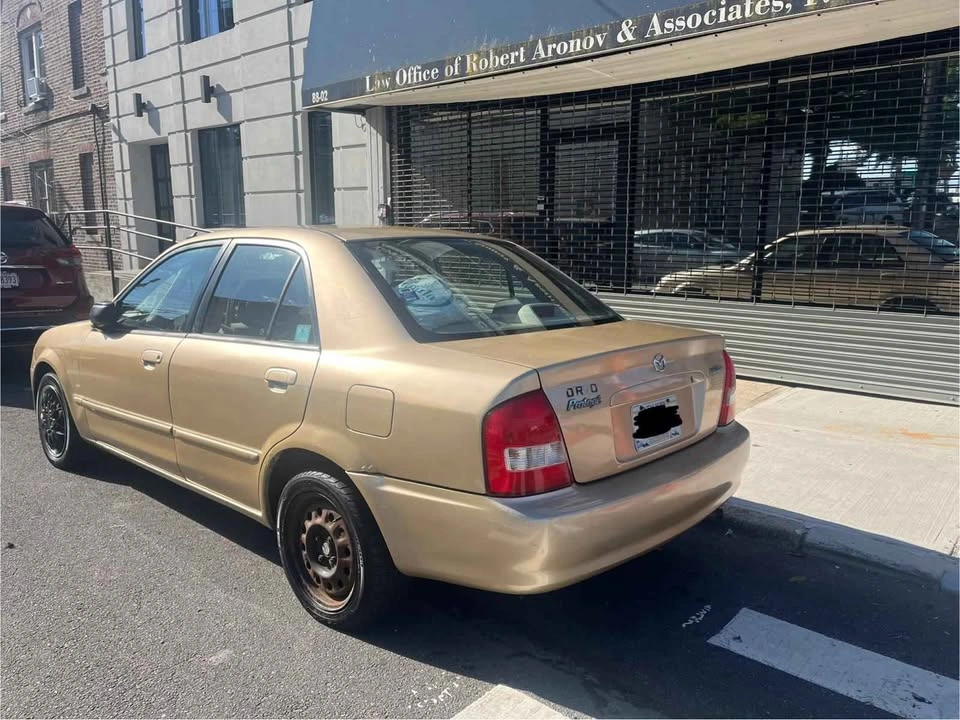 2002 Mazda Protege · Sedan 4D - photo 5
