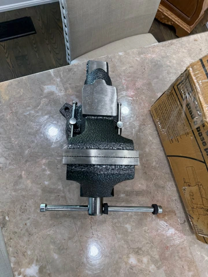 New Power Fist Bench Vise with Swivel Base - photo 3