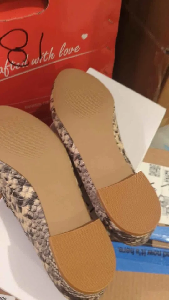 Brand New Ladies Croc style flats size 7 Steve Madden image indicator(2)