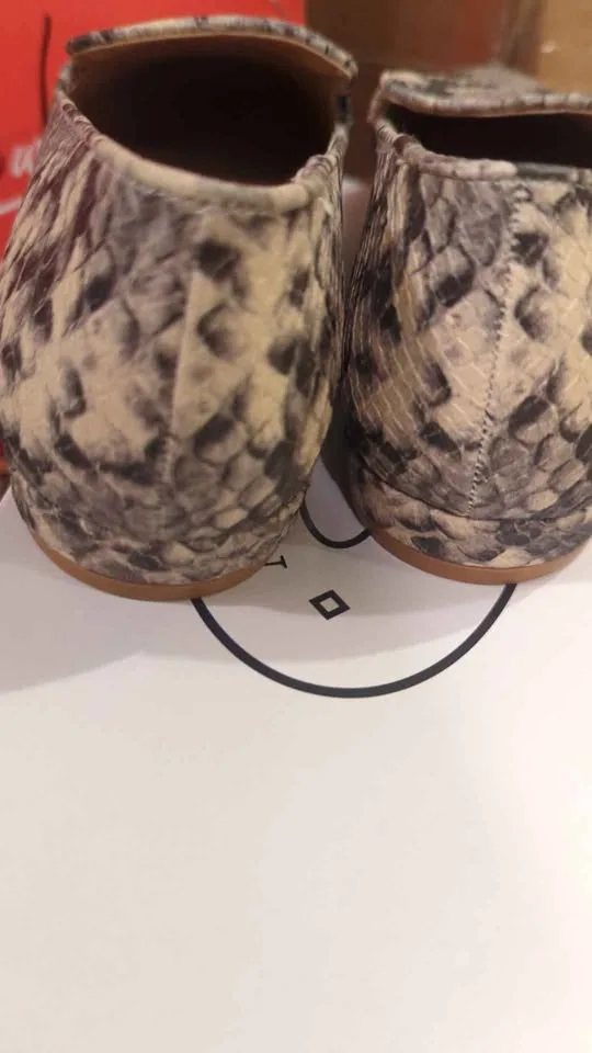 Brand New Ladies Croc style flats size 7 Steve Madden image indicator(3)