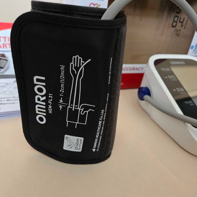 Omron Blood Pressure Monitor - photo 3