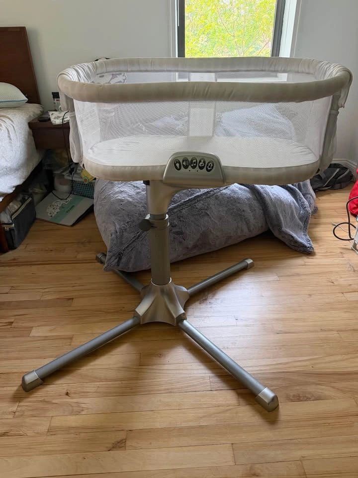 Halo Bassinest Swivel Sleeper with 4 additional sheets - photo 2