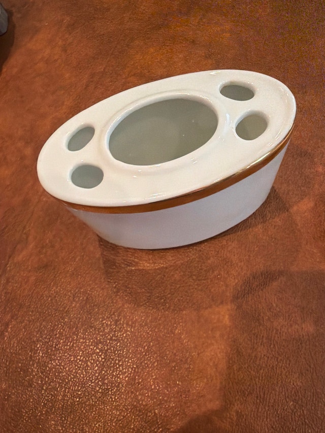 Ceramic Bathroom Accessory Set - photo 2