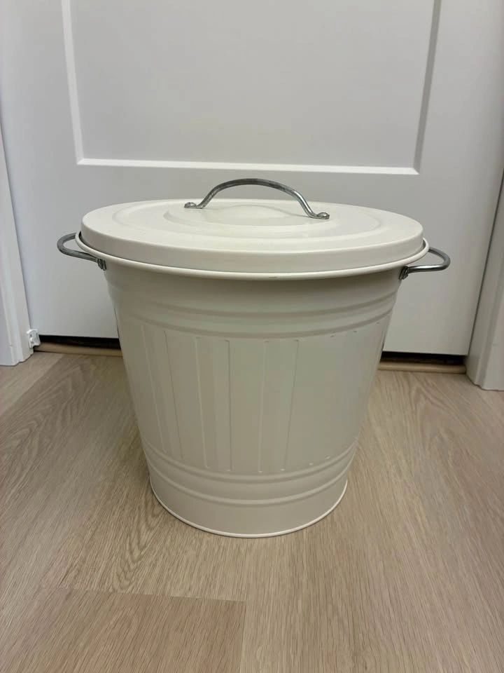 Trash can - photo 4