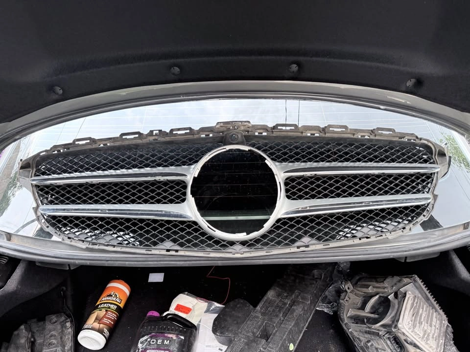Mercedes C400 Front Grille - photo 2