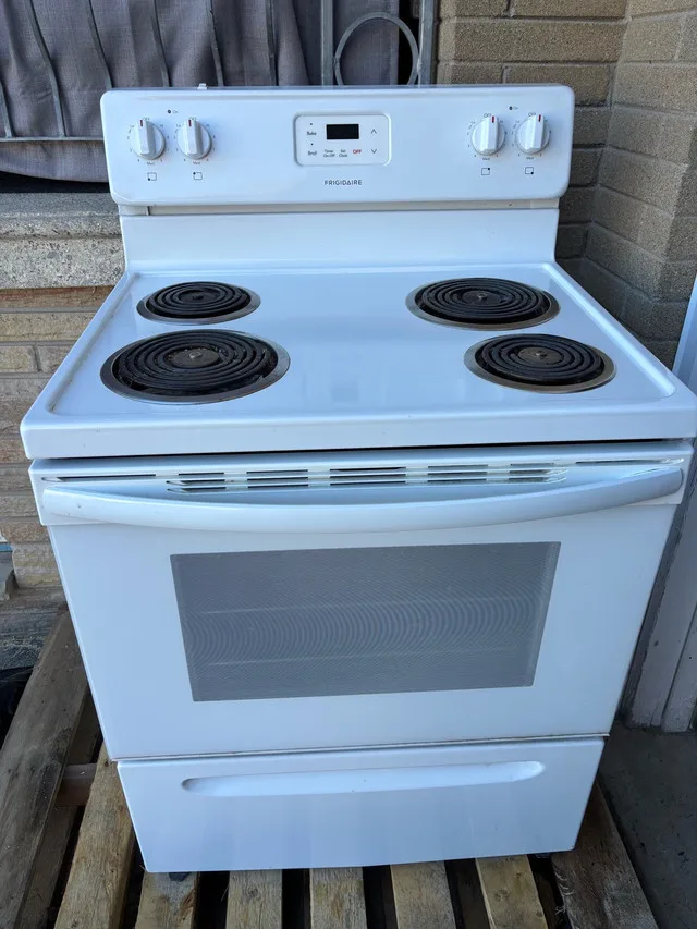 Frigidaire Stove thumbnail