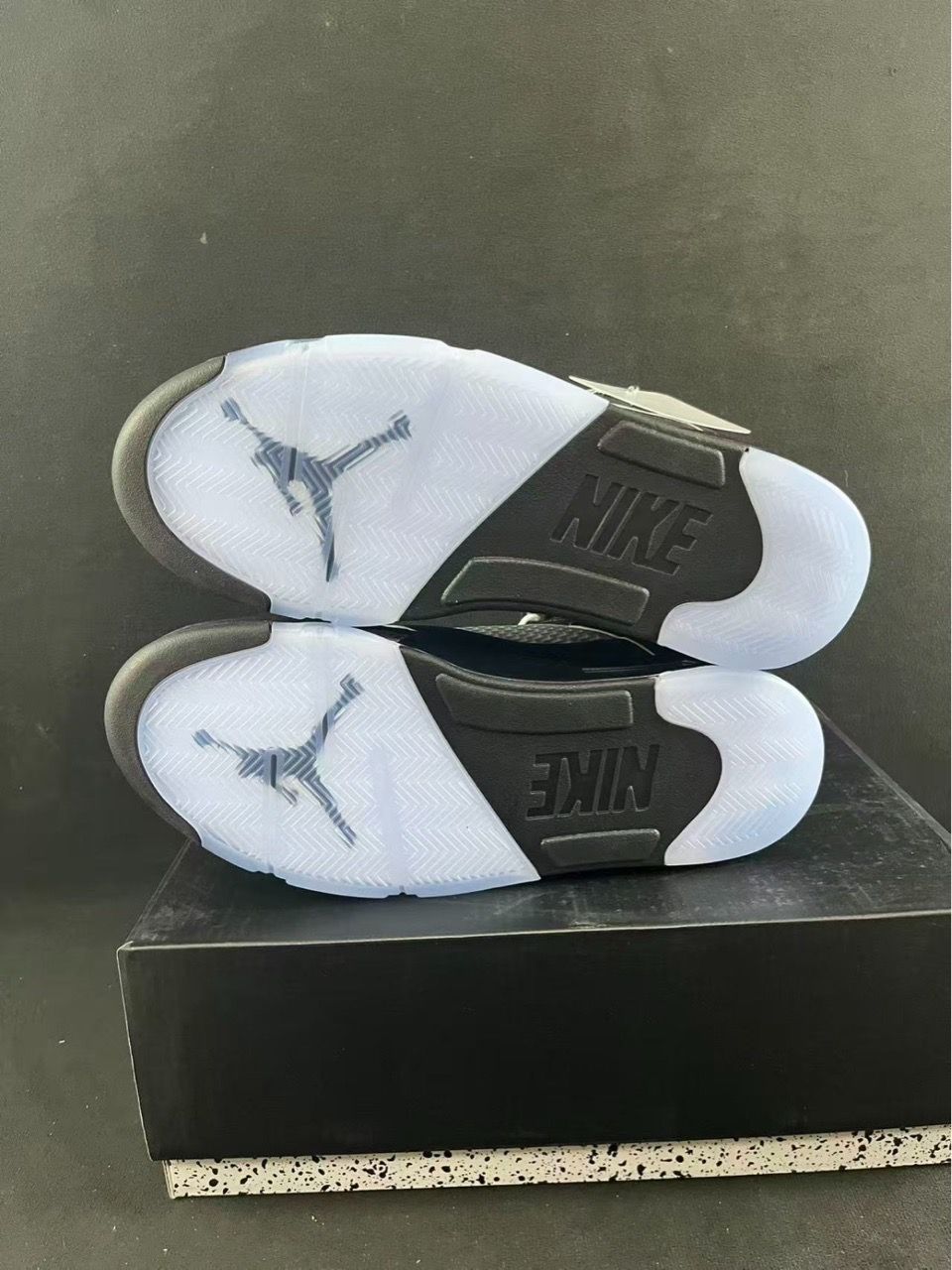 Nike Air Jordan 5 metallic - photo 5