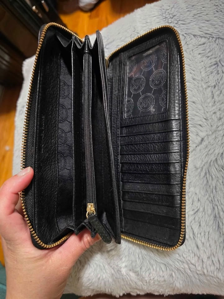 Michael Kors Black Pebbled Leather Continental Wallet - photo 3