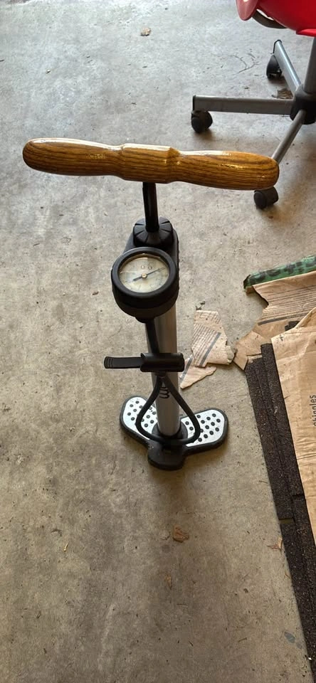 Giyo brand bicycle floor pump with wooden handle - photo 2