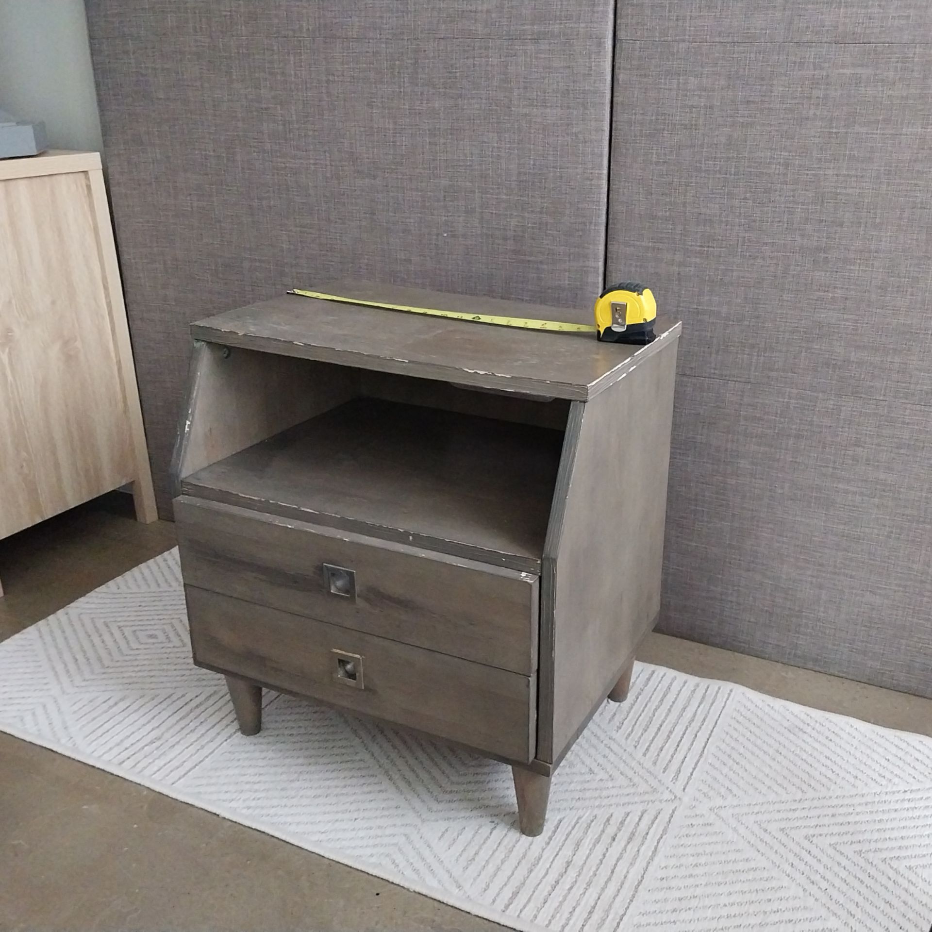 Stylish Accent Table / Side Table – Compact & Versatile