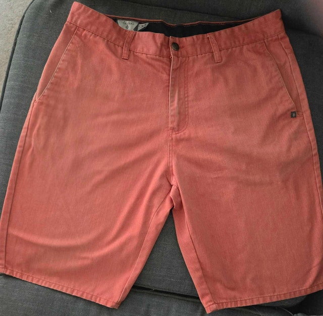 Volcom VMonty Coral/ Salmon Men’s Shorts. Size 33. Like new!