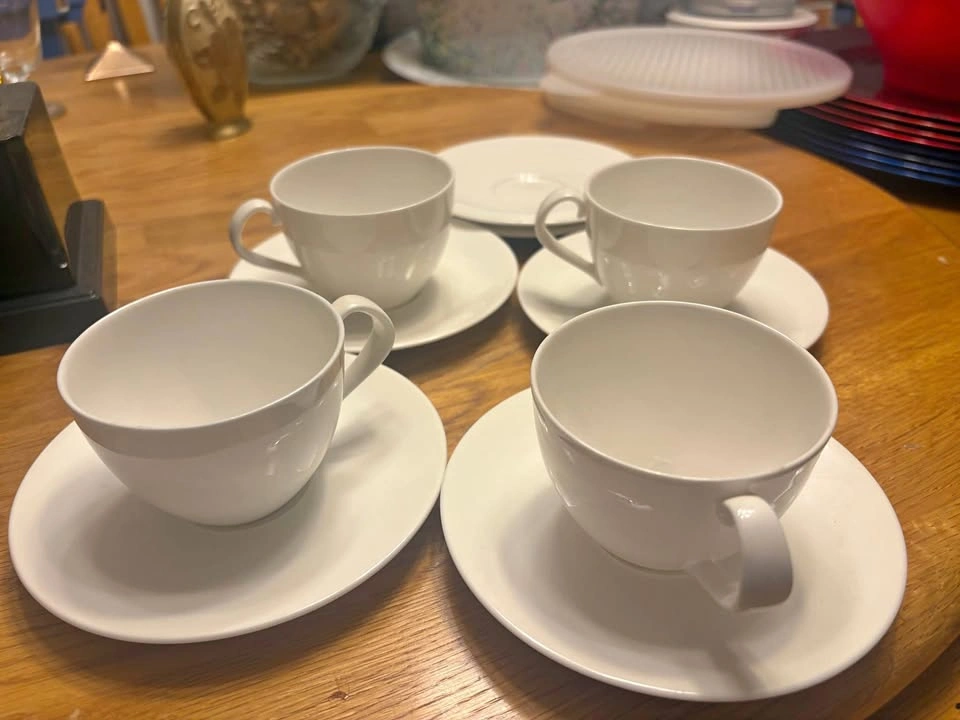 Tea cup and saucer set
