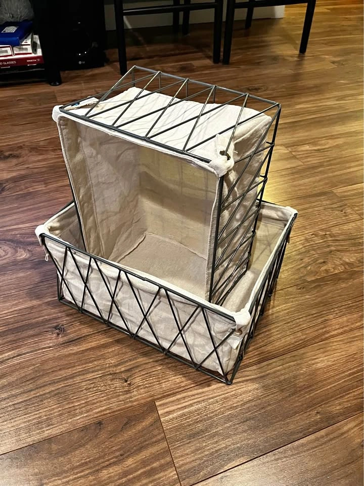 Set of 2 bins ( never used)