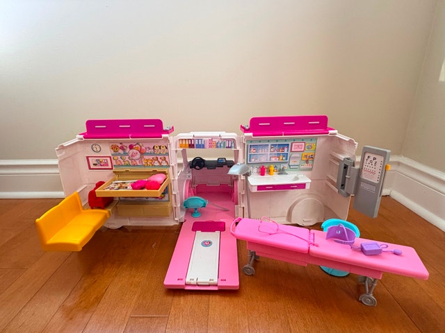 Mattel Barbie Ambulance with Working Sirens and Light - photo 5