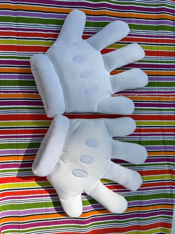 Super Mario pair of white gloves