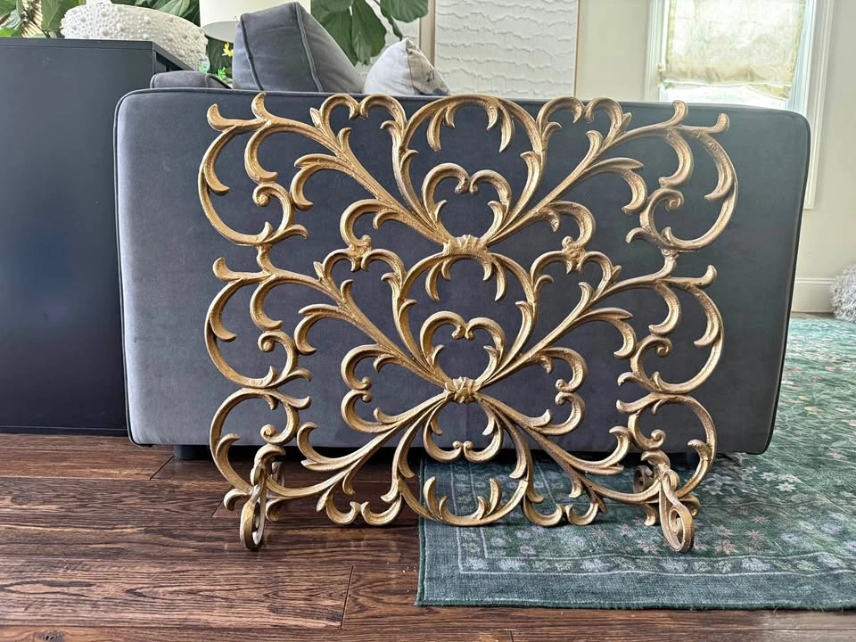 Gild iron fireplace screen with acanthus leaf and scroll design