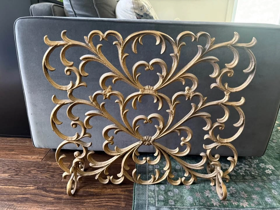 Gild iron fireplace screen with acanthus leaf and scroll design - photo 3