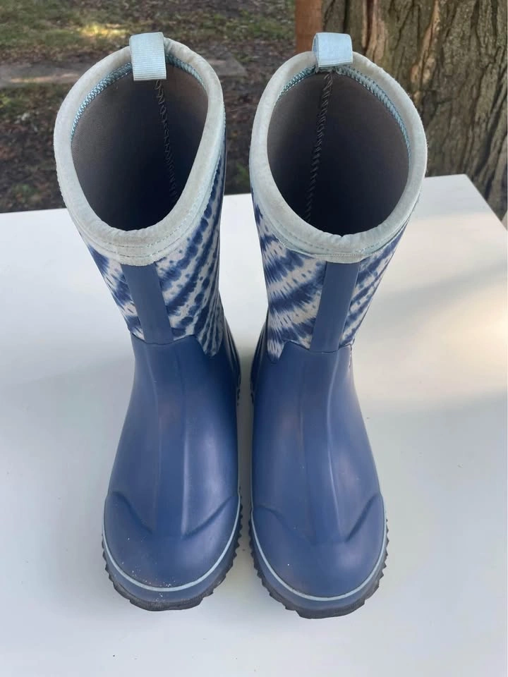 amazingly warm and waterproof kids boots size 2